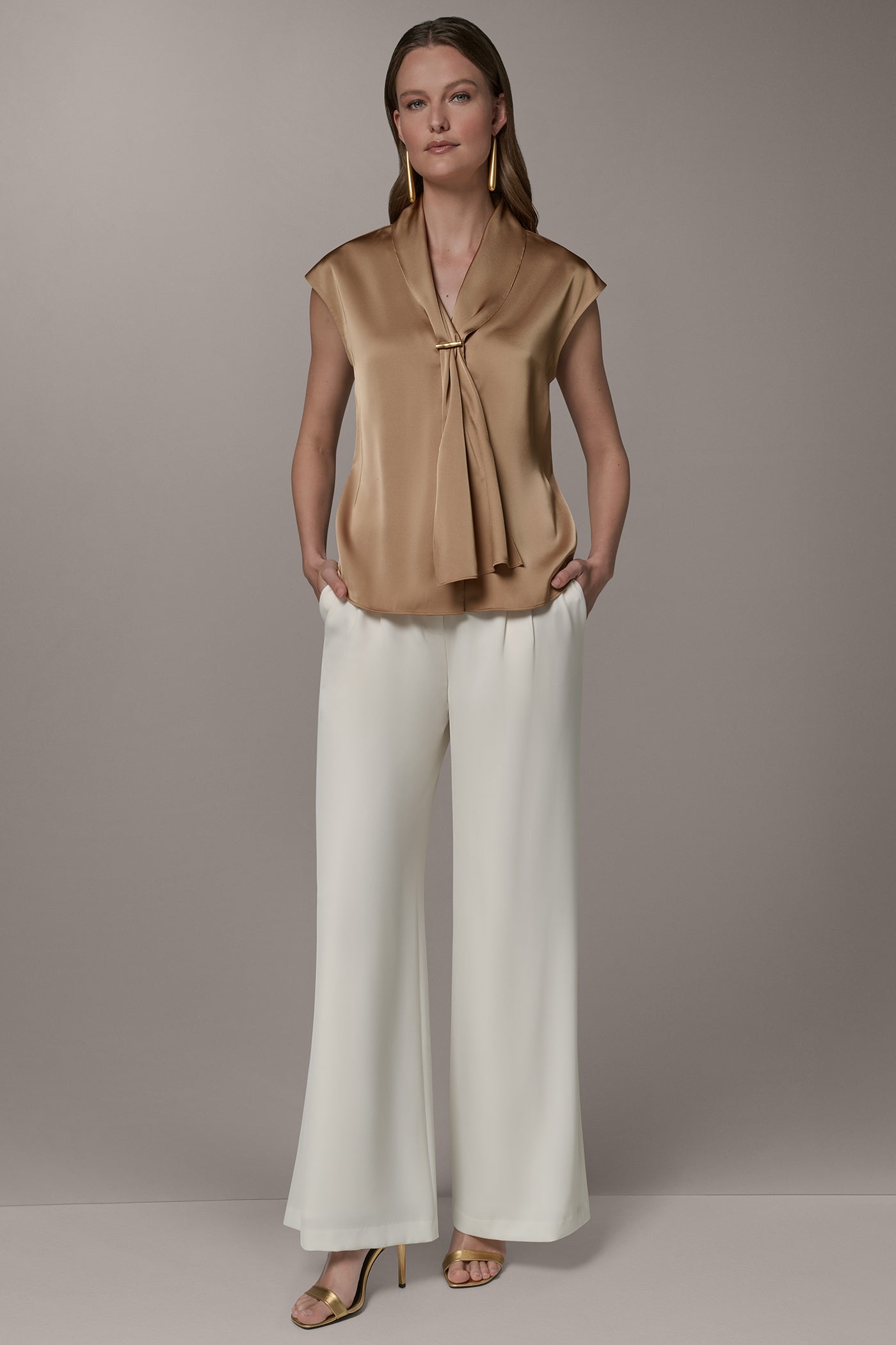 SLEEVELESS TIE BLOUSE
