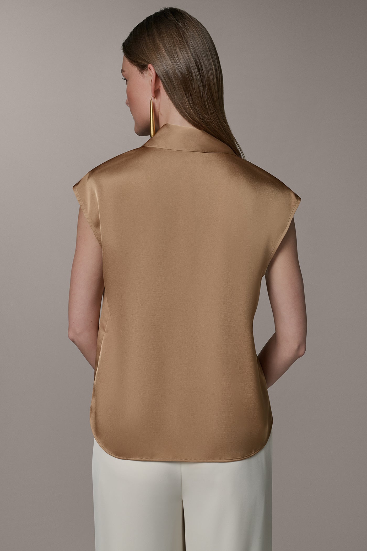 SLEEVELESS TIE BLOUSE