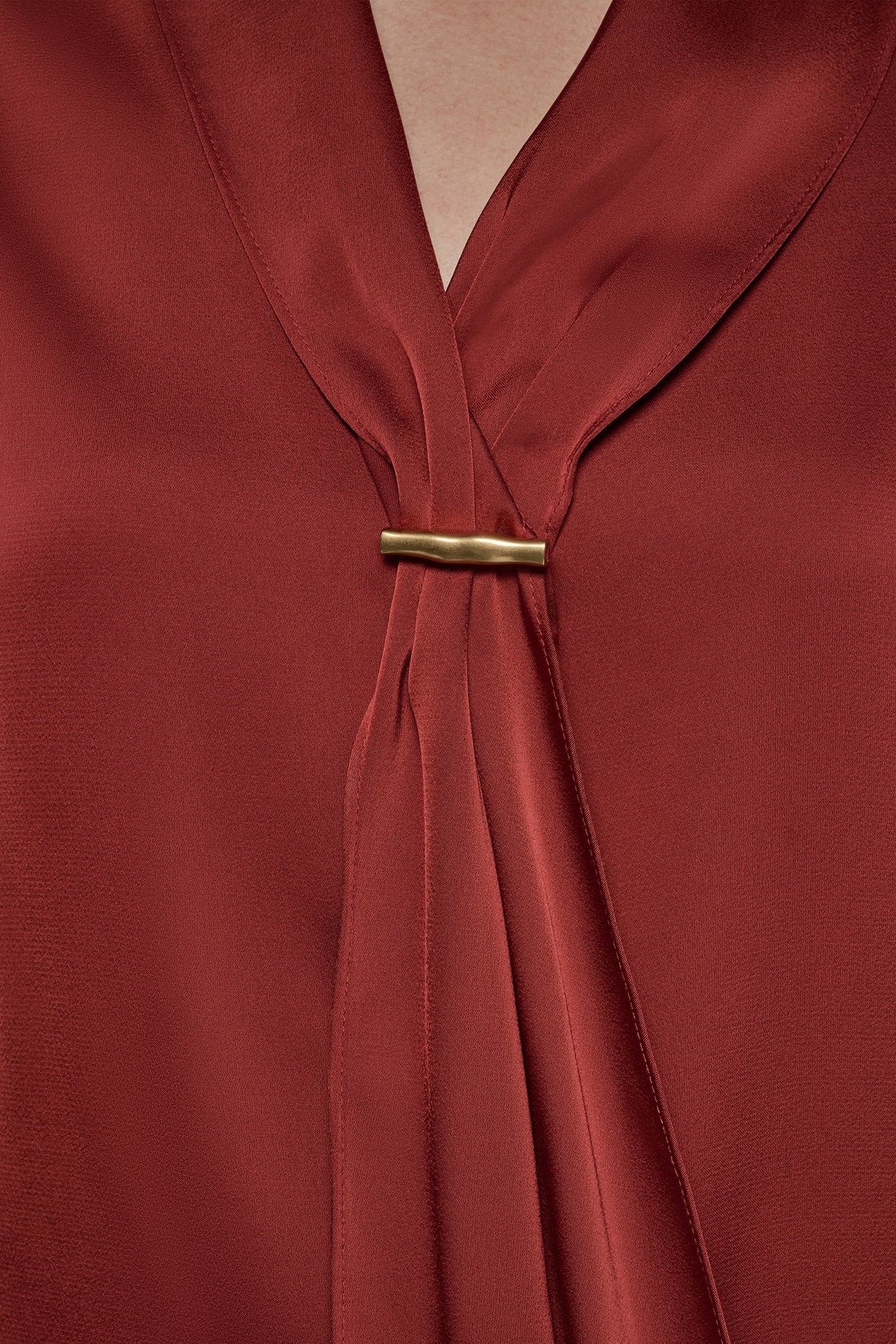 SLEEVELESS TIE BLOUSE