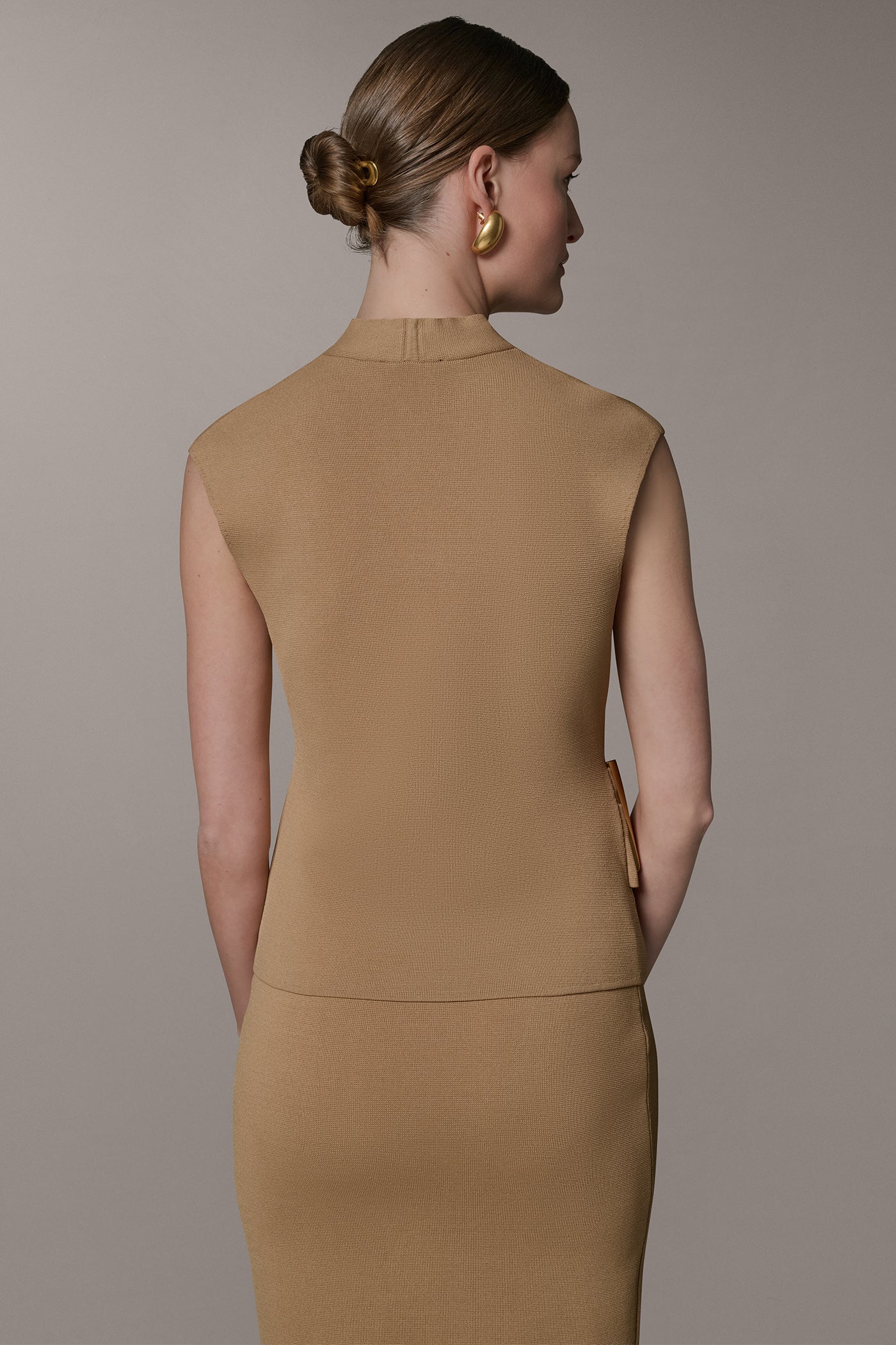 V-NECK WRAP-EFFECT TOP