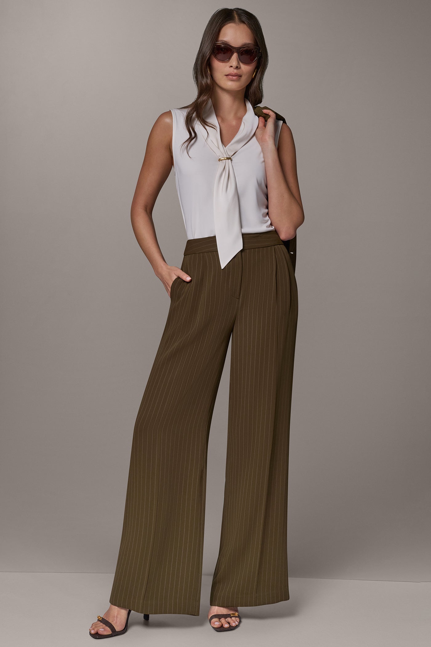 SLEEVELESS SCARF NECK BLOUSE