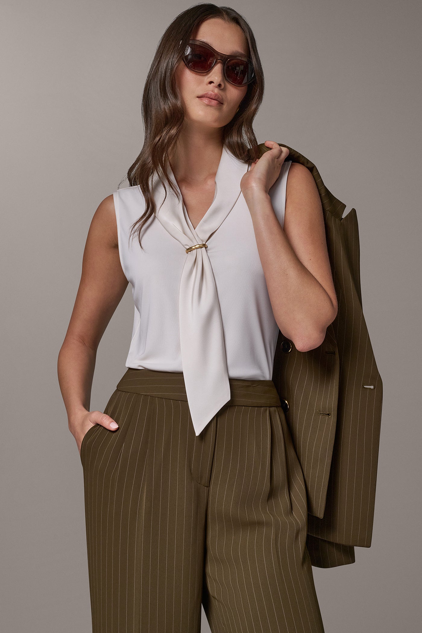 SLEEVELESS SCARF NECK BLOUSE