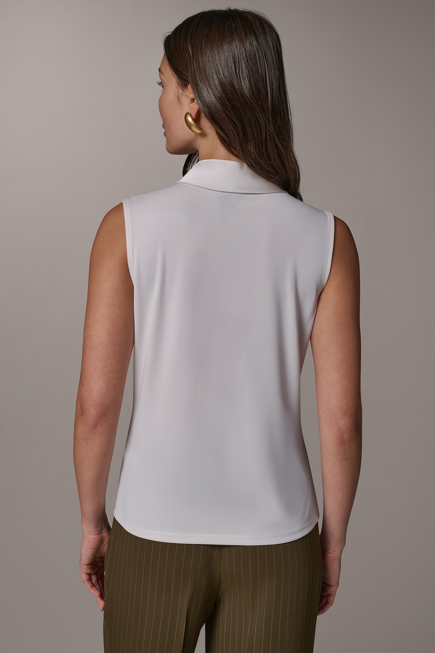SLEEVELESS SCARF NECK BLOUSE
